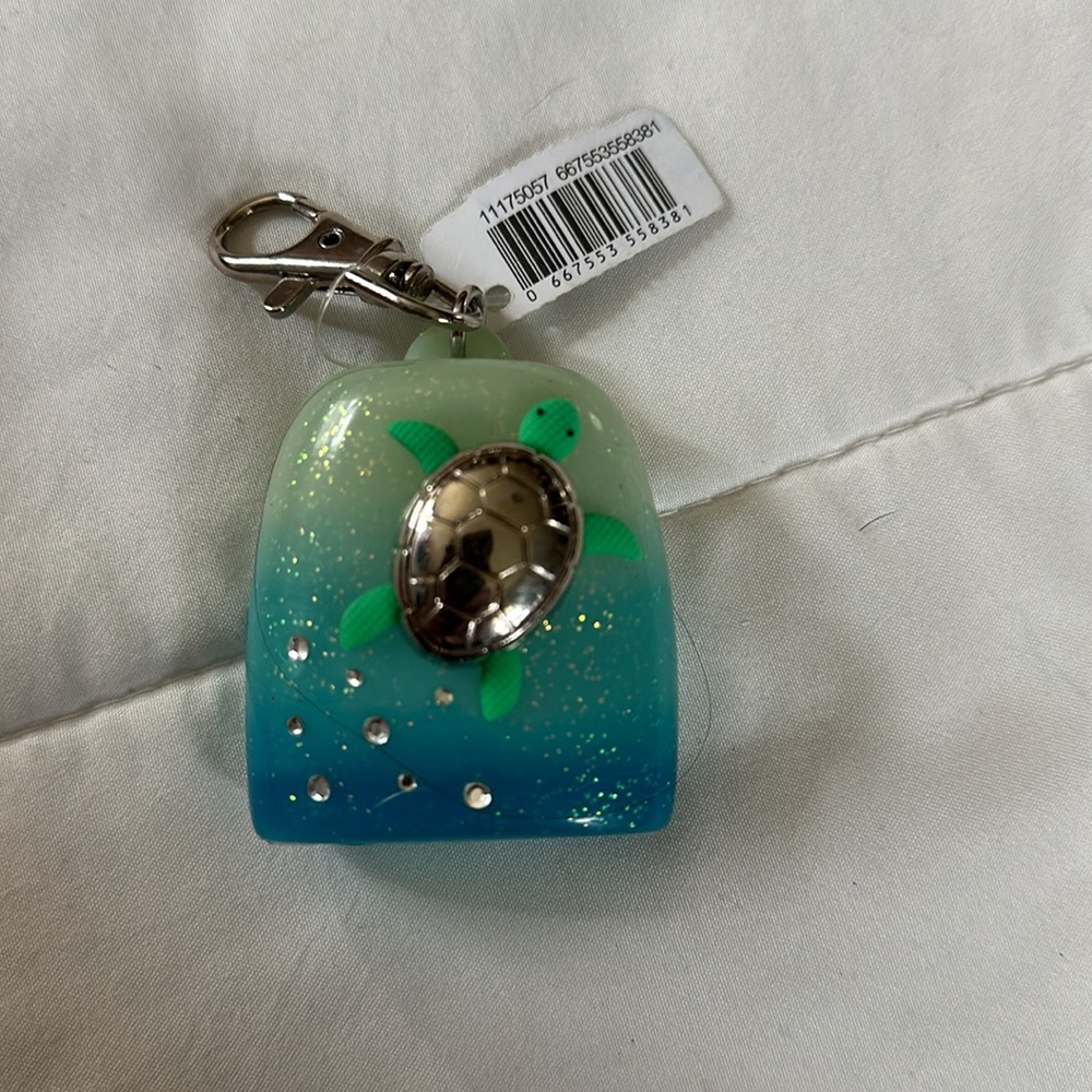 Bath & Body Works Green and Blue Turtle PocketBac Holder Keychain - Picture 3 of 3